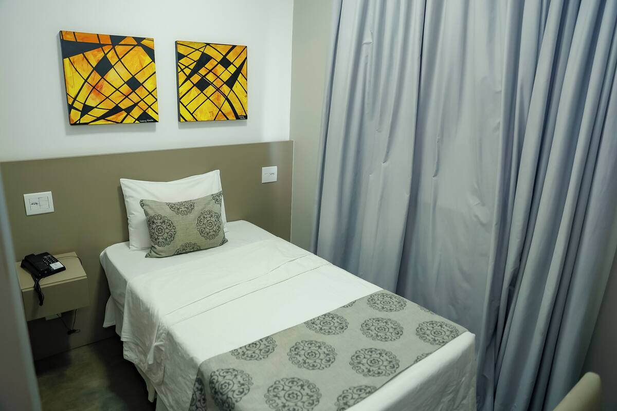 Standard Single Room | Minibar, in-room safe, blackout drapes, soundproofing