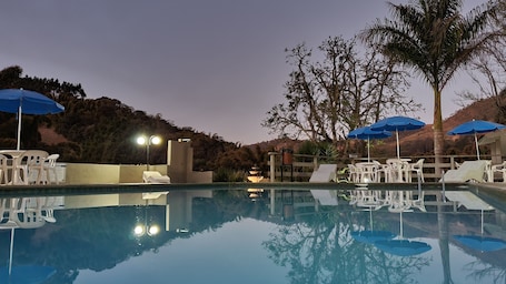 Outdoor pool, pool umbrellas, sun loungers