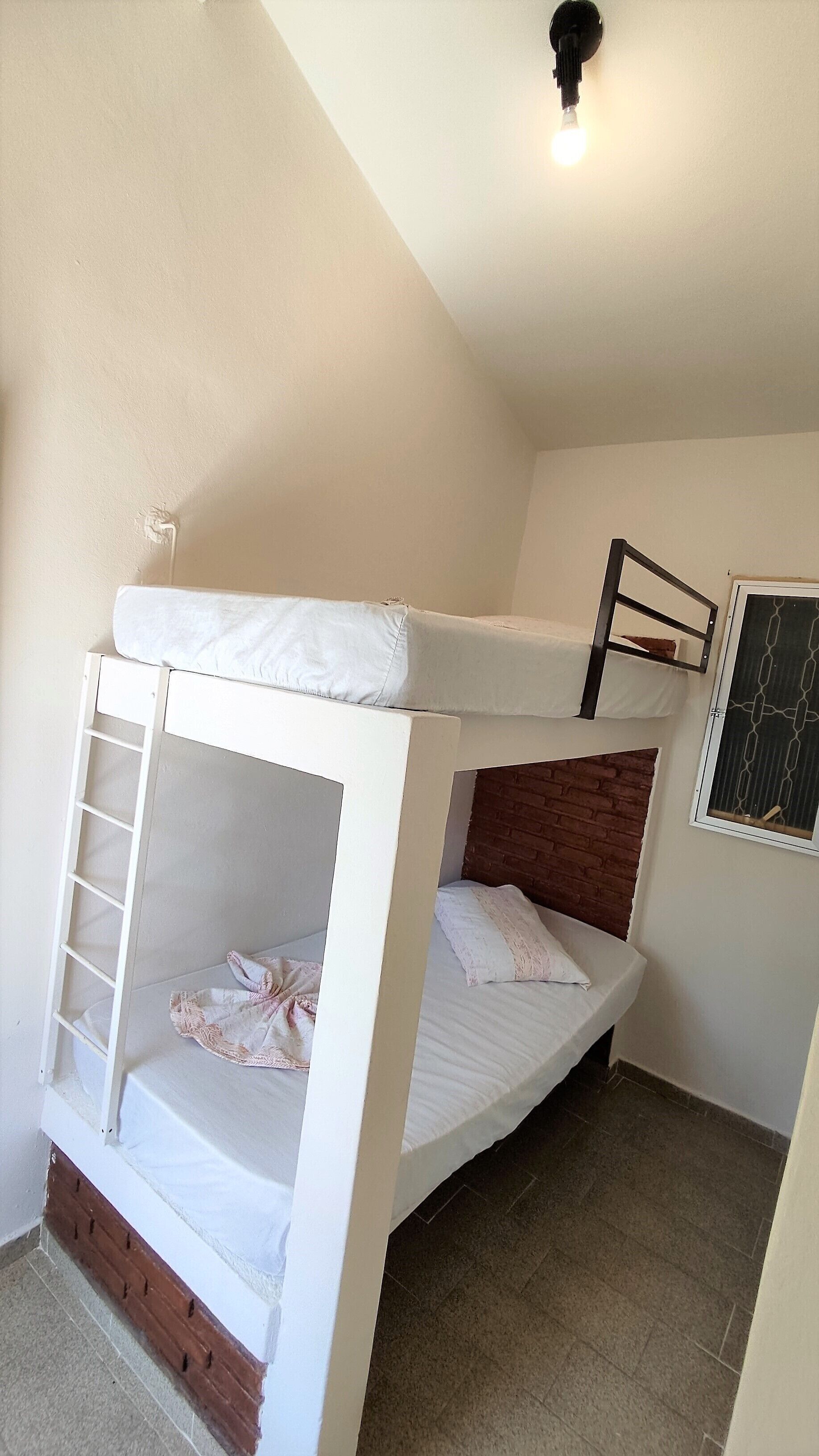 Minibar, free WiFi, bed sheets