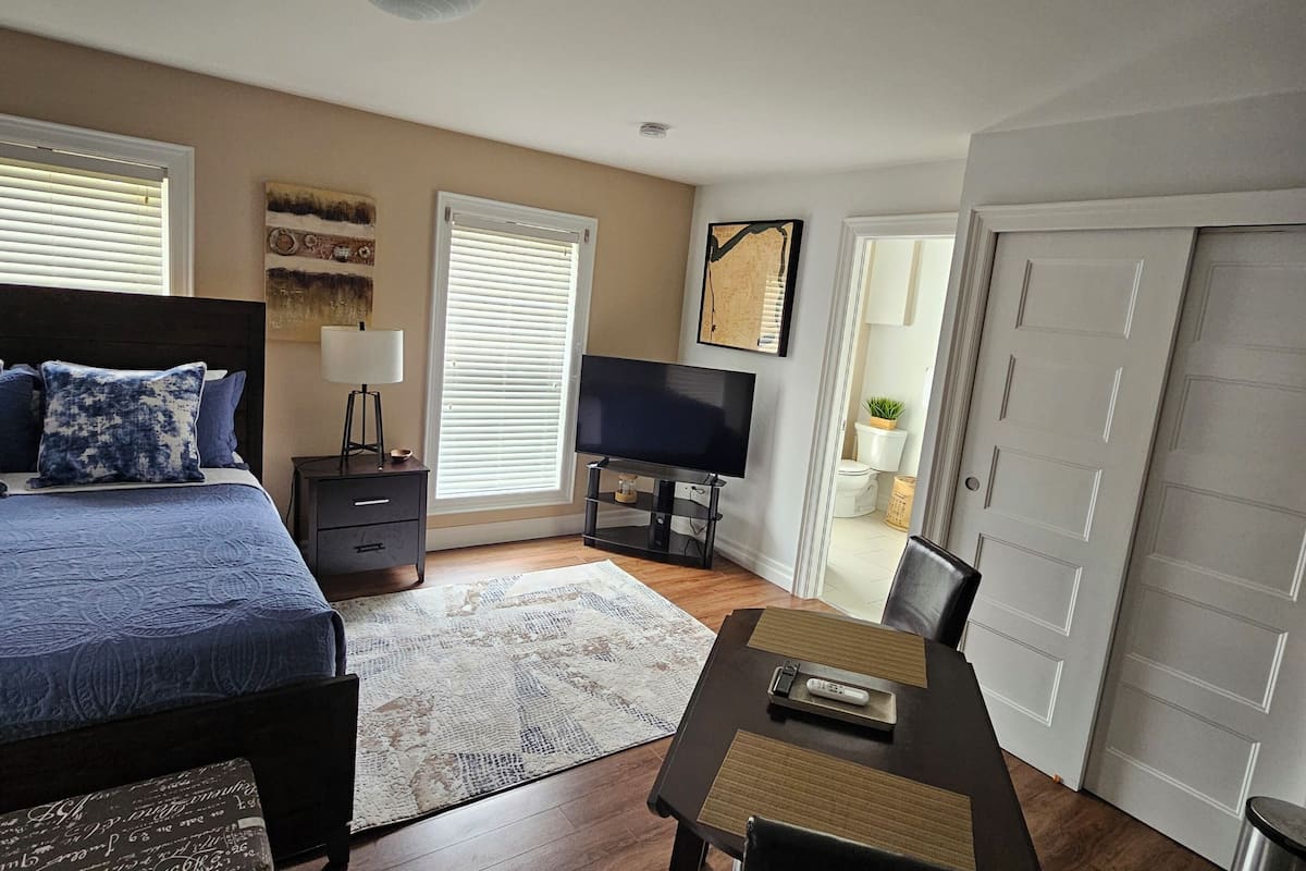 classic studio, 1 queen bed | 1 bedroom, individually decorated, individually furnished