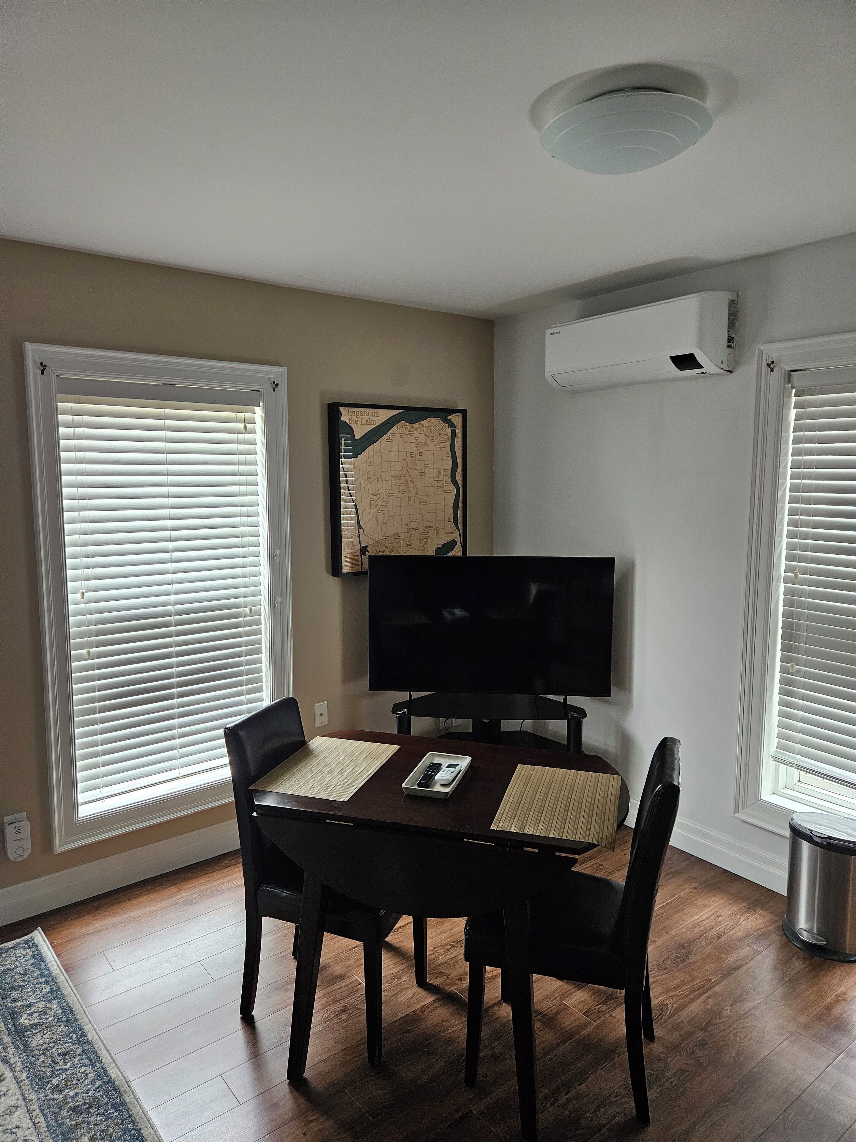 comfort studio suite, 1 queen bed | living area | 43-inch flat-screen tv with cable channels, tv