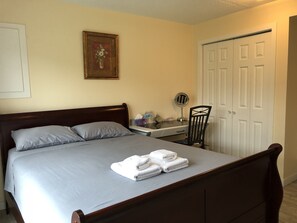 Habitación familiar, no fumadores, baño compartido | Sábanas de algodón egipcio y ropa de cama de alta calidad