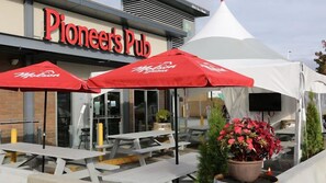 Nightclub - Richmond Vancouver Airport Comfy Home (Richmond)