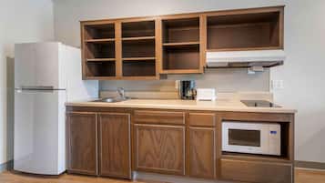 Desk, laptop workspace, iron/ironing board, free WiFi