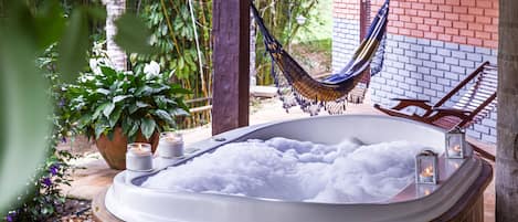 Luxury Cabin (Morada do Bosque com Ôfuro) | Private spa tub