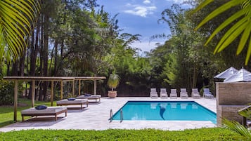 Indoor pool, sun loungers