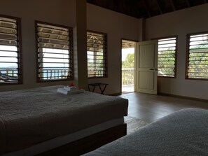 In-room safe, free WiFi, bed sheets