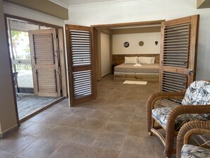 Family Apartment, 2 Bedrooms, Kitchen, Beachfront