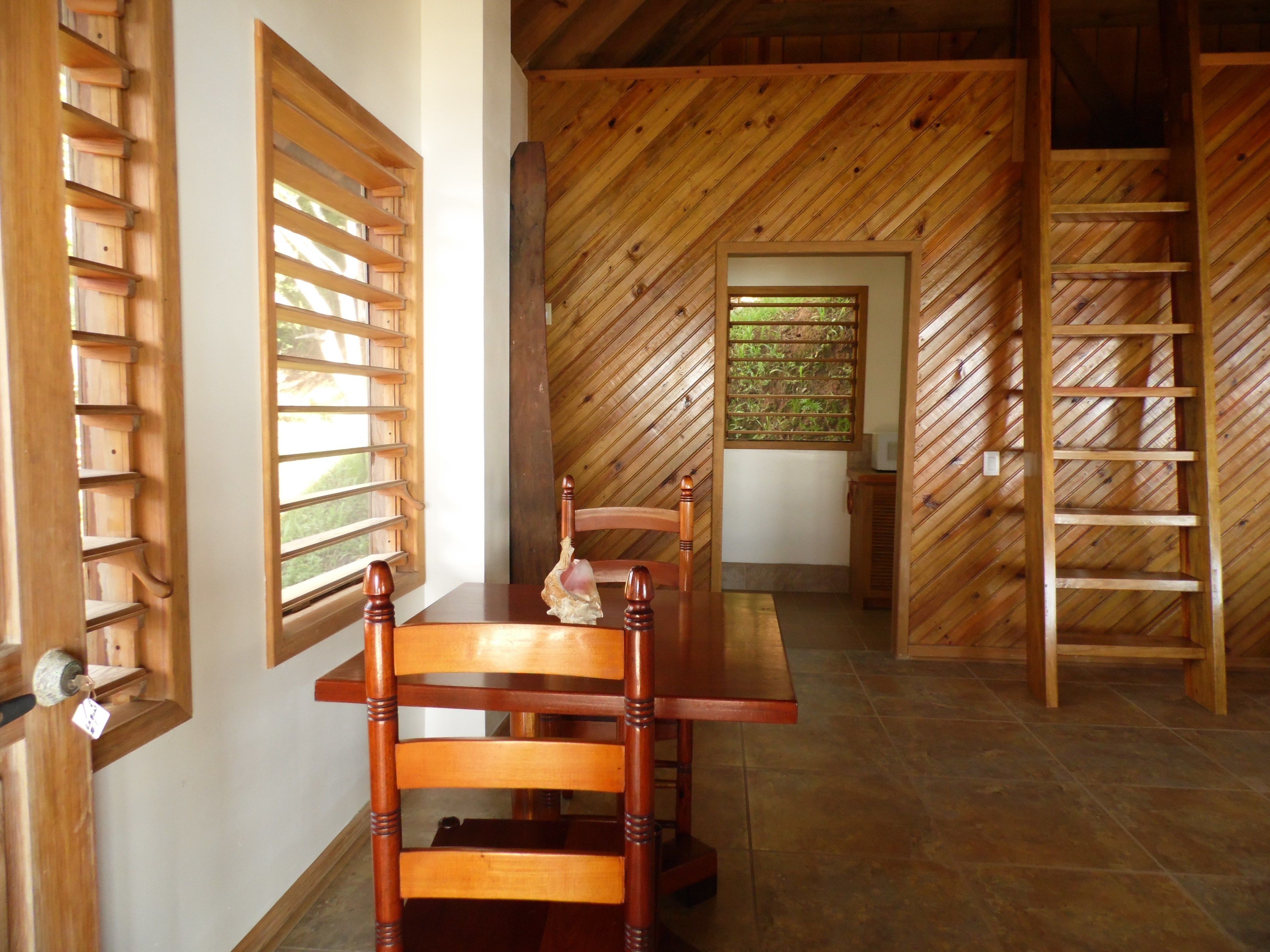 Top 5 Dive Resorts In Guanaja, Honduras Trip101