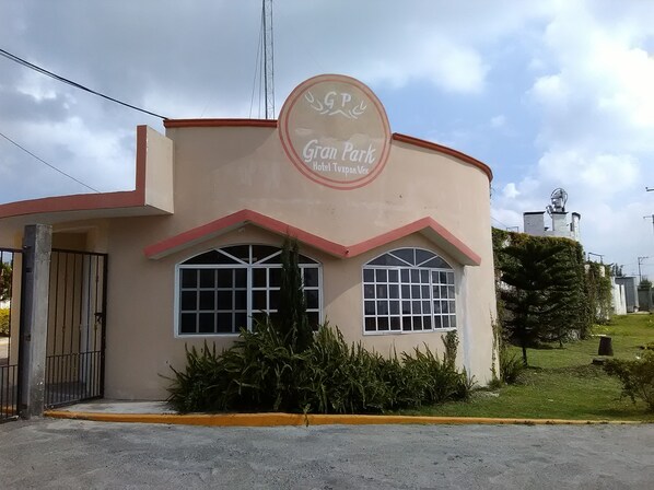 Unclassified image, 1 of 23, button - HOTEL GRAN PARK (Tuxpan)