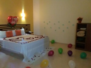 Room, 1 King Bed | Iron/ironing board, free cribs/infant beds, rollaway beds, free WiFi - HOTEL GRAN PARK (Tuxpan)