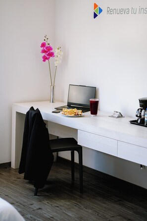 เครื่องนอนระดับพรีเมียม, ตู้นิรภัยในห้องพัก