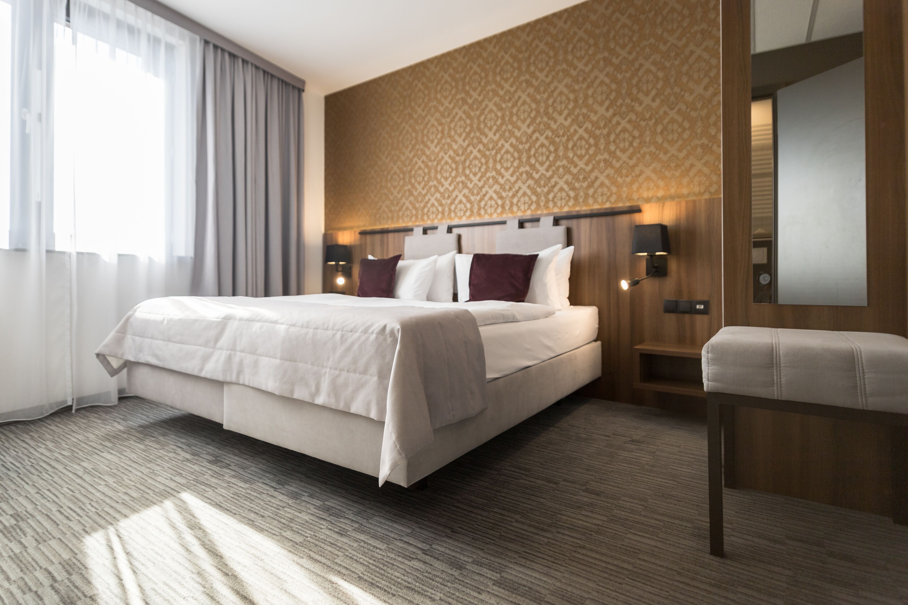 Premium bedding, in-room safe, desk, laptop workspace