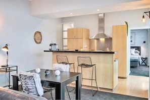 In-room dining - Princes Wharf Boutique Apartment (Auckland)
