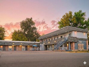 Front of property - The Oakwood Inn (Sterling)