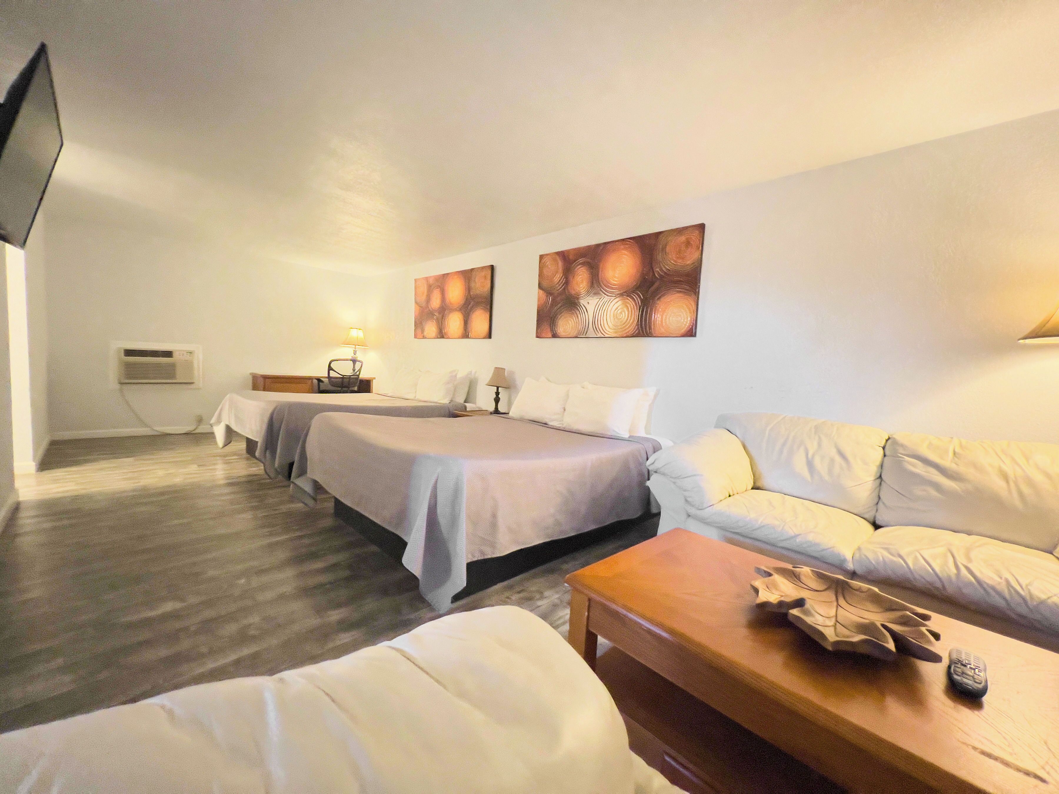 舒適雙人房, 2 張加大雙人床 | 免費無線上網、床單