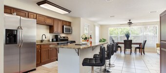 4 Bedroom Cozy Getaway Pool house in the Heart of Melbourne