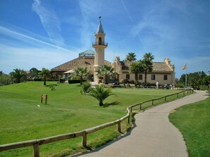 Property grounds - SUN, NATURE AND BEACH. Cozy, bright, large garden with views of pine forests (Islantilla)