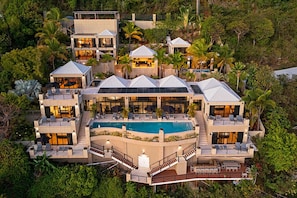 Exterior - The BEST Wedding Spot! 2 pools, gym, beachfront & MUCH MORE! (St. Thomas)