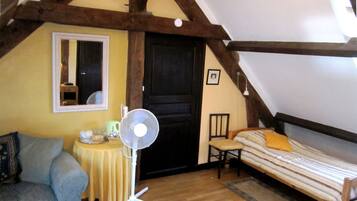 1 bedroom, travel crib, WiFi, bed sheets