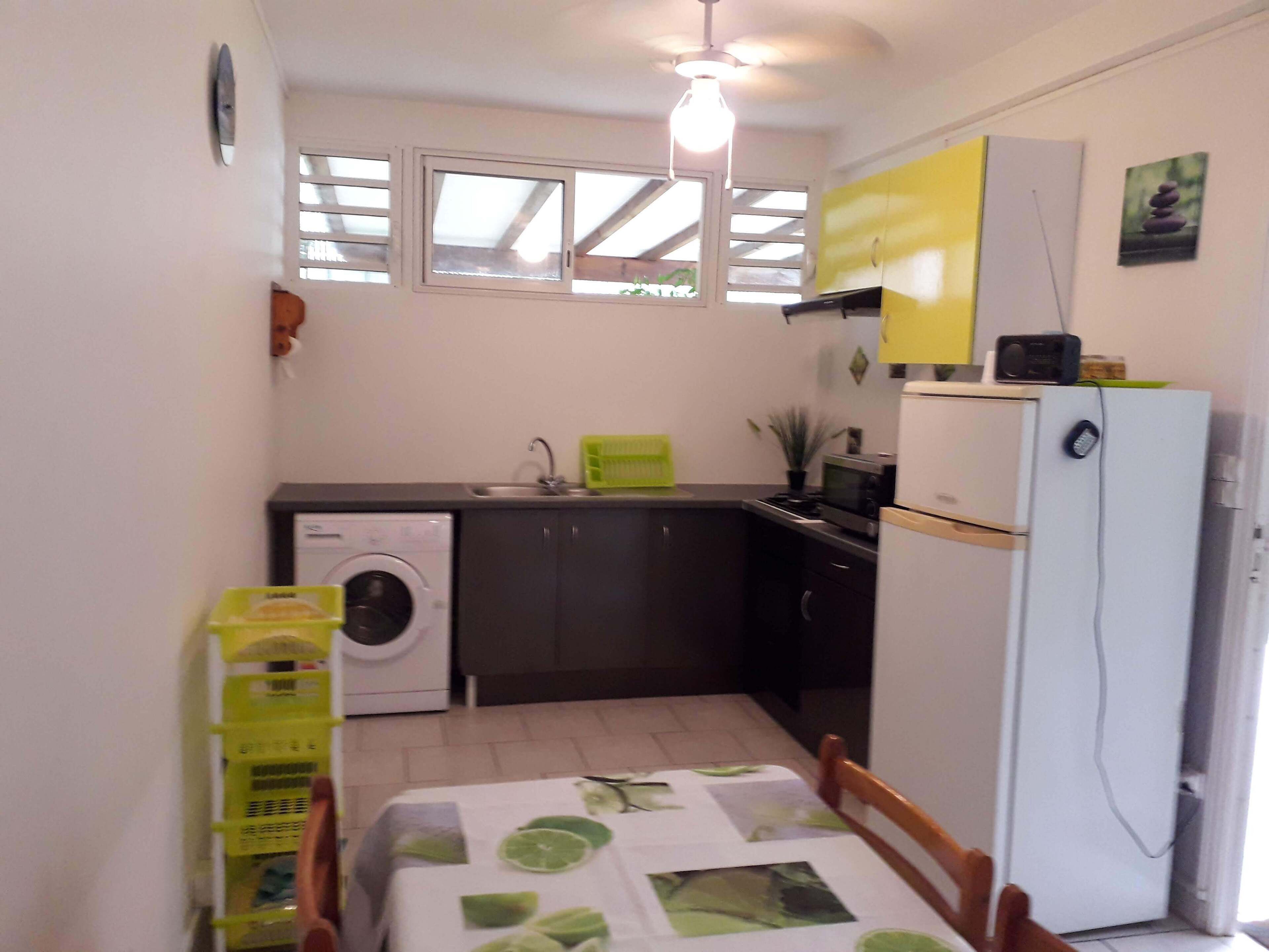 雪櫃、微波爐、焗爐、爐具