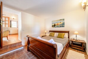 6 bedrooms, iron/ironing board, free WiFi, bed sheets