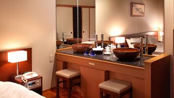 Standard Family Room with Tatami Area with Private Bathroom and Toilet(Niji) | Minibar, in-room safe, desk, free WiFi