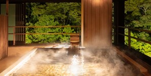 Værelse - ikke-ryger - udsigt til flod (Japanese Style, Open Air-bath,Tsuki) | Minibar, pengeskab på værelset, gratis Wi-Fi