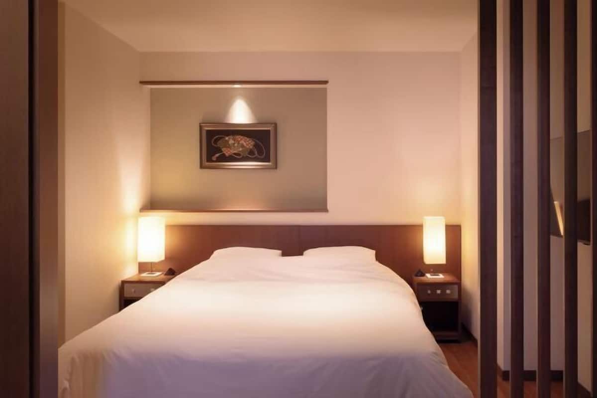 Minibar, in-room safe, free WiFi