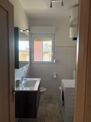 Regadera, secadora de cabello, bidet 