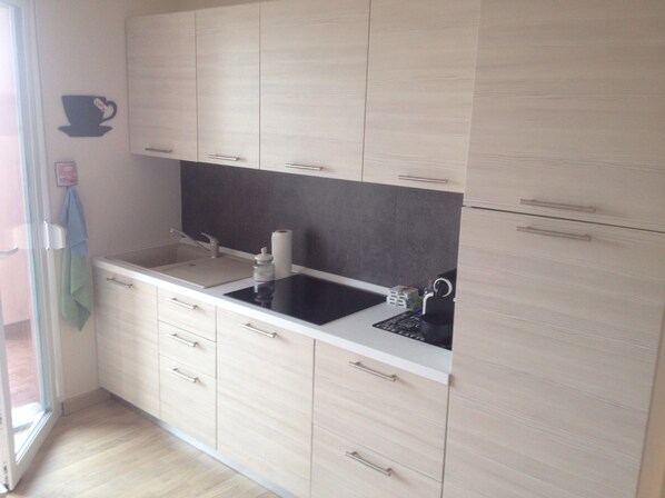 冰箱、炉灶、茶具/咖啡用具、厨具/餐具