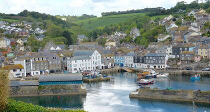1st Floor Apartment With Outstanding Sea Views With Access To Look-Out Platform