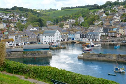 1st Floor Apartment With Outstanding Sea Views With Access To Look-Out Platform