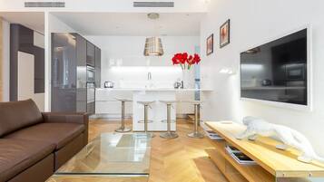 TV, fireplace, stereo