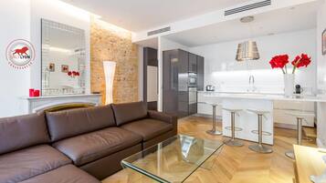 TV, fireplace, stereo