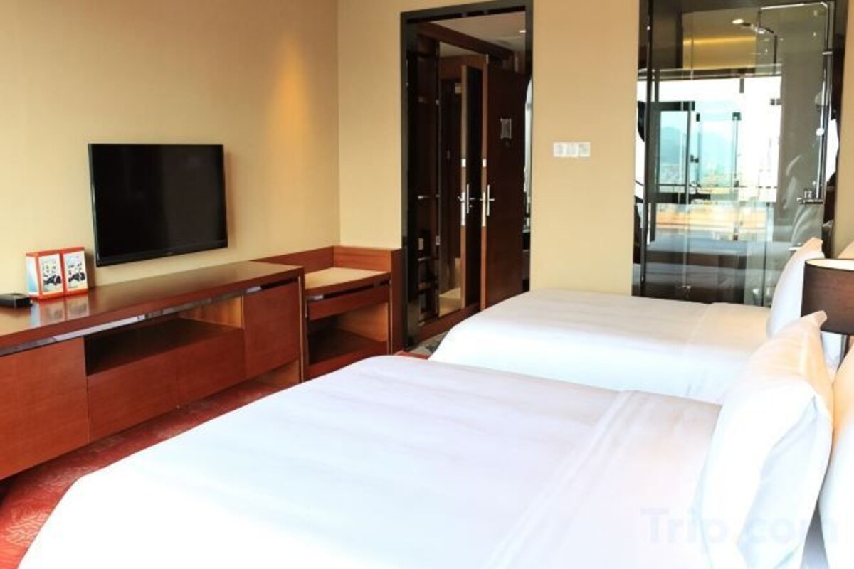 Minibar, escritorio, cortinas blackout y sistema de insonorización 