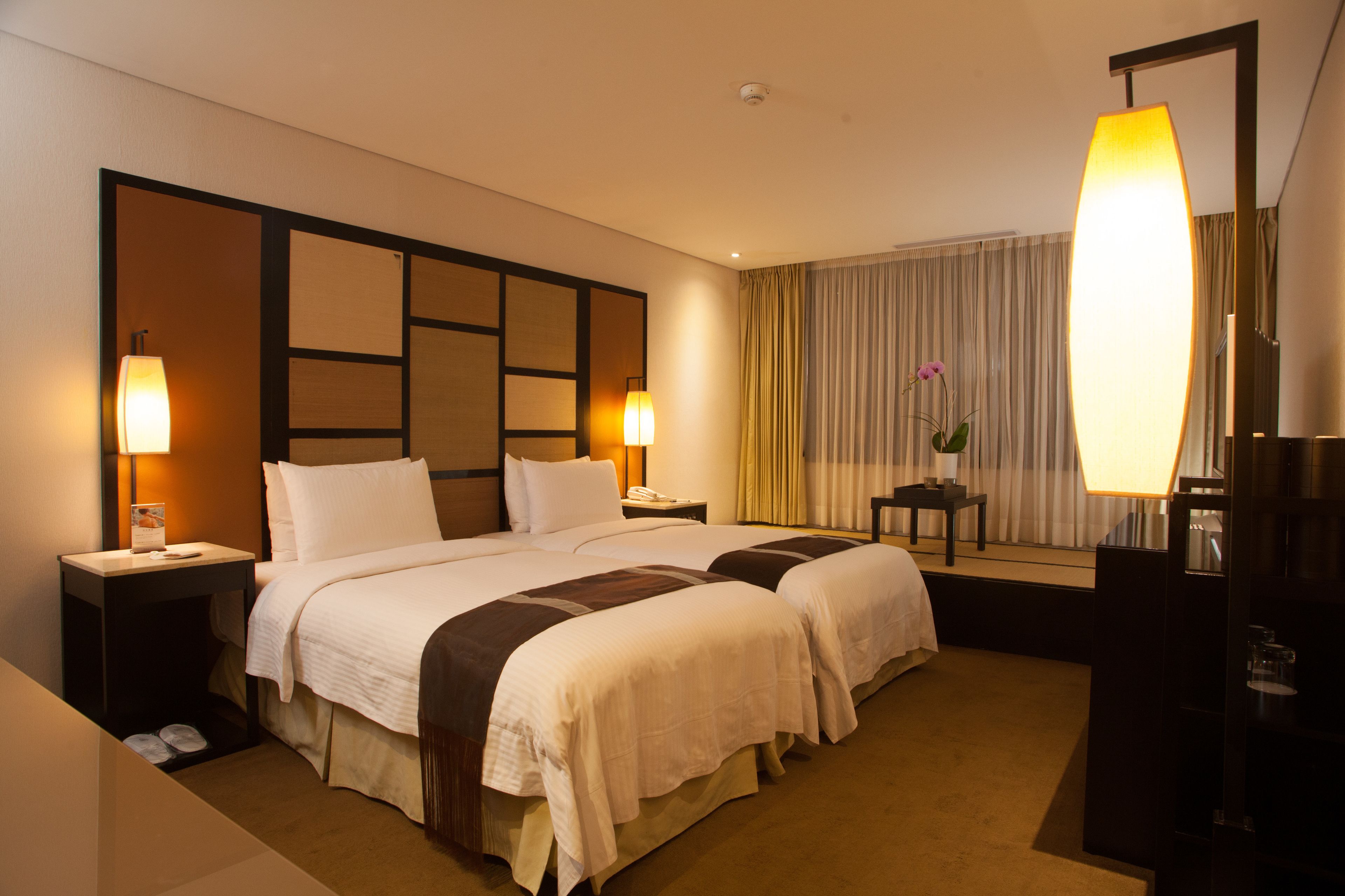 deluxe twin room | 1 bedroom, free minibar, in-room safe, free wifi