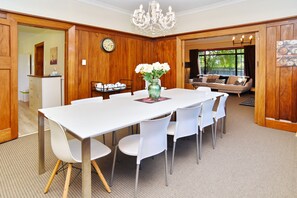 Ruokailu omassa huoneessa