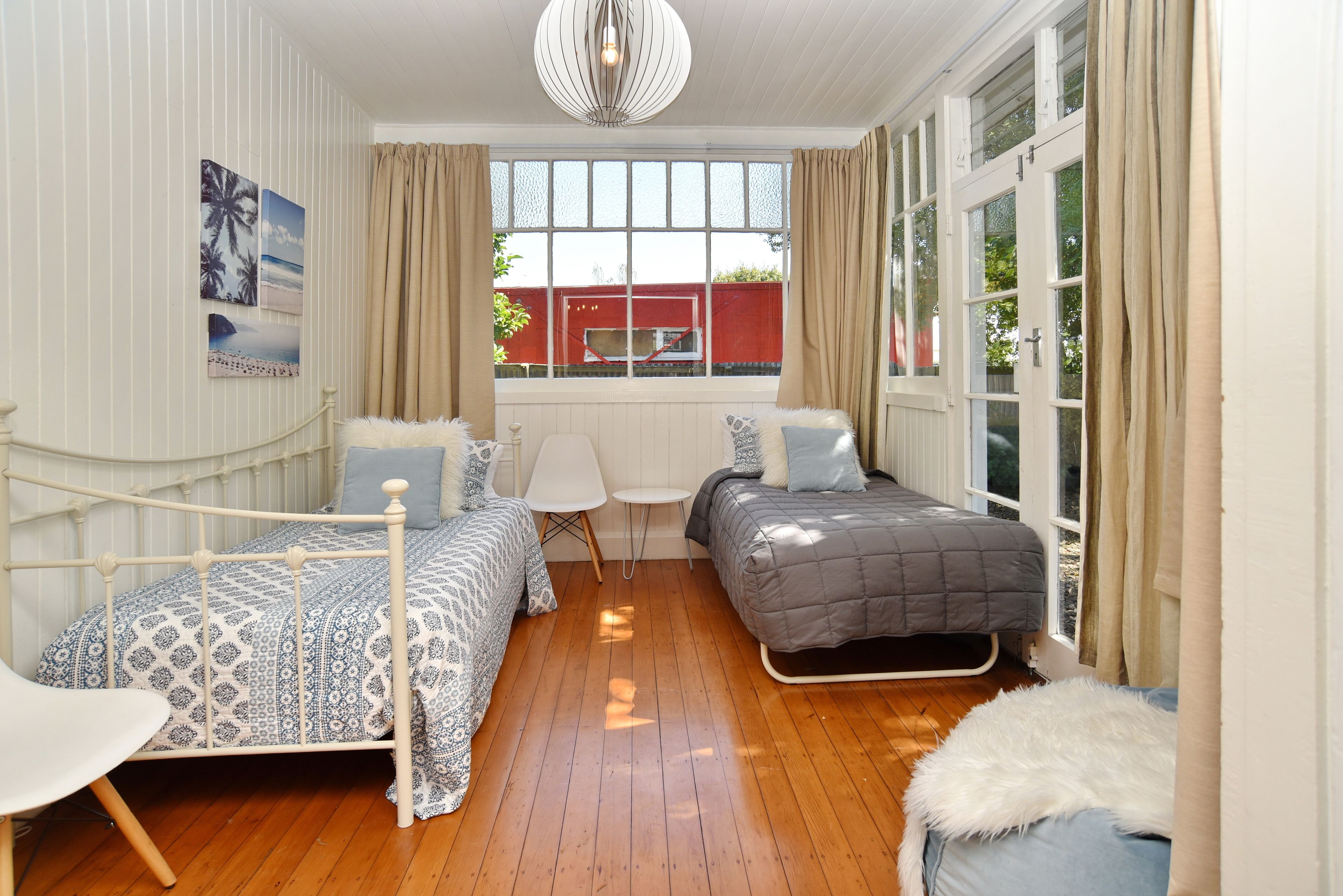 5 bedrooms, desk, iron/ironing board, cribs/infant beds