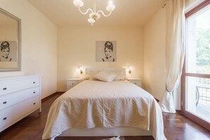 5 quartos, ferros/tábuas de passar roupa, Wi-Fi, roupa de cama
