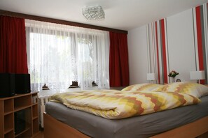 1 chambre, lit parapluie, Wi-Fi gratuit, draps fournis