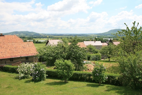 Property grounds. "Bergblick" guest apartment near Löbauer Berg (Upper Lusatia)