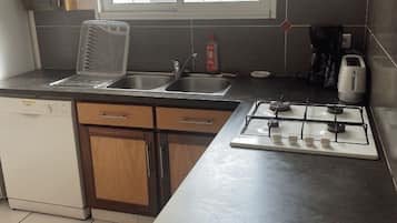 Geladeira, micro-ondas, fogão, lava-louças