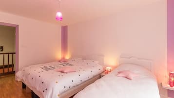 3 bedrooms, iron/ironing board, free WiFi, bed sheets