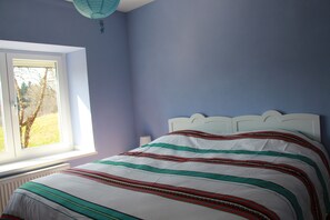 3 bedrooms, iron/ironing board, free WiFi, bed sheets