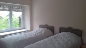 3 bedrooms, iron/ironing board, free WiFi, bed sheets