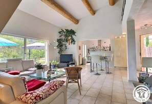 TV, fireplace, books, stereo