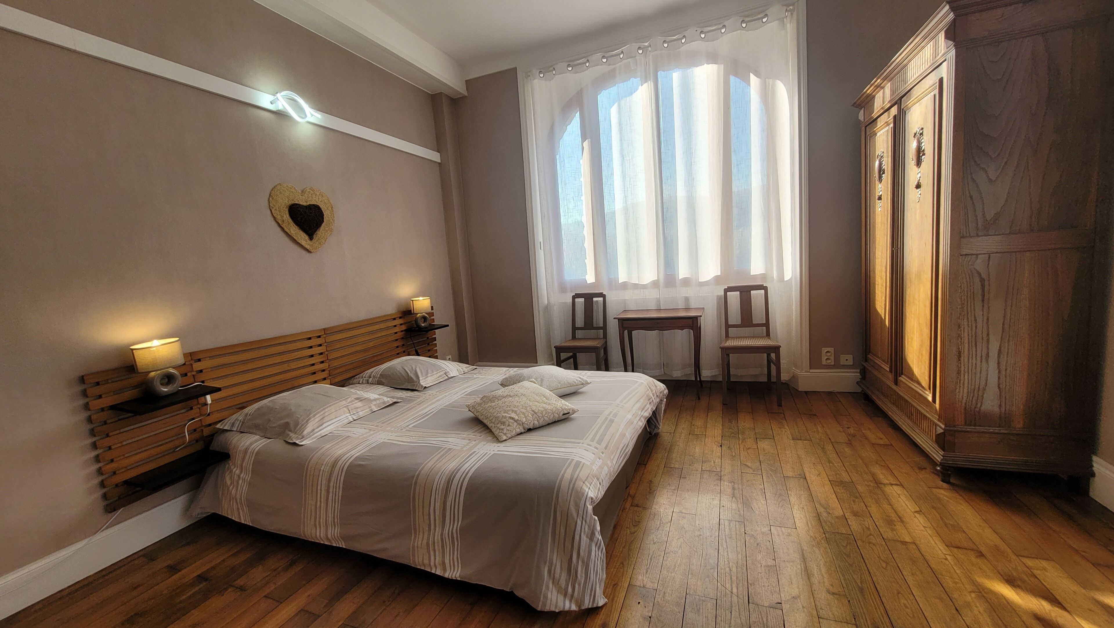 7 chambres, fer et planche à repasser, Wi-Fi gratuit, draps fournis