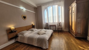 7 bedrooms, iron/ironing board, free WiFi, bed sheets