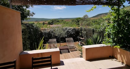 Quiet Salagou cottage with lovely view over the valley